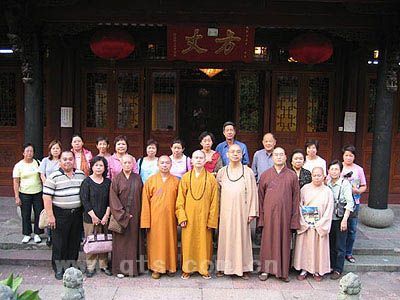 新加坡毗卢寺慧雄大和尚率团来寺礼祖