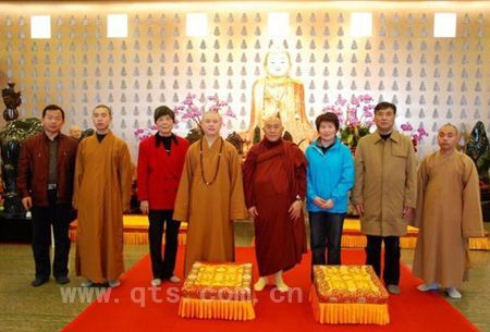 浙江省佛教协会副会长可祥法师一行到灵鹫山参访_七塔