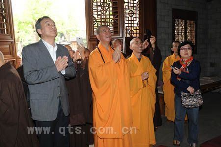 台湾中国佛教会副理事长明光大和尚一行参访七塔禅寺
