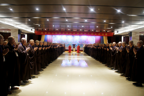 七塔禅寺传授护国兴圣三坛大戒法会举行新戒初见仪式