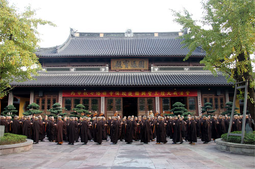 七塔禅寺传授三坛大戒法会举行教三坛正授仪式暨大初律师佛学讲座