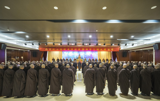 七塔禅寺传授护国兴圣三坛大戒法会举行新戒告假出山仪式