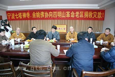 暴雪无情人有情