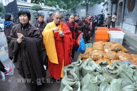 七塔道场举行大型放生活动