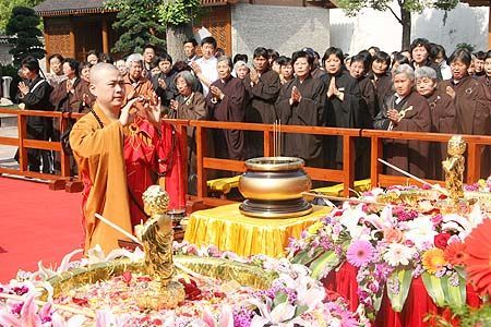 七塔禅寺隆重庆祝佛历2552年佛诞节
