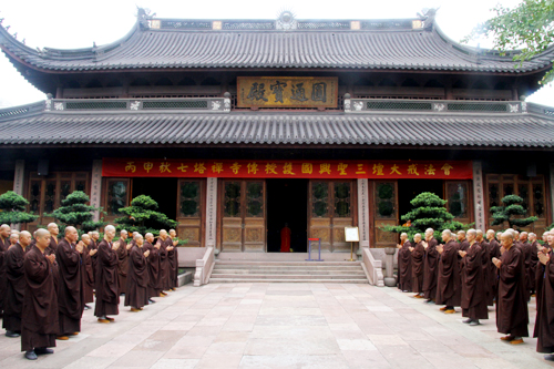 七塔禅寺传授护国兴圣三坛大戒法会举行结界洒净仪式