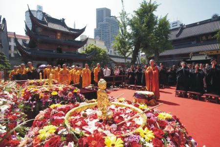 七塔禅寺隆重举行浴佛法会