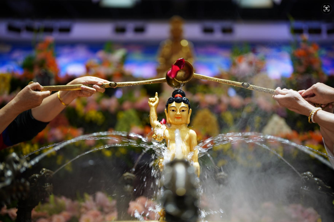 七塔禅寺举行佛诞二五六七年浴佛法会