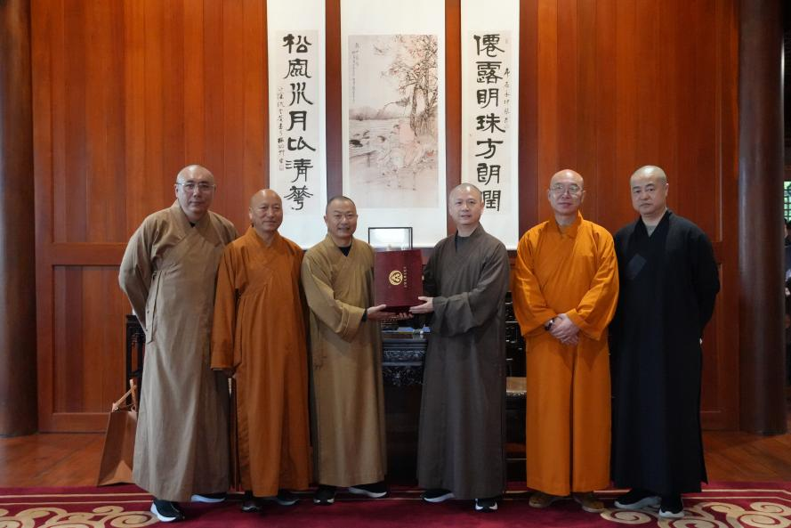南京市佛教协会一行莅临七塔禅寺参访交流